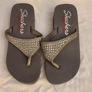 Sketchers yoga foam Sandals size 7
